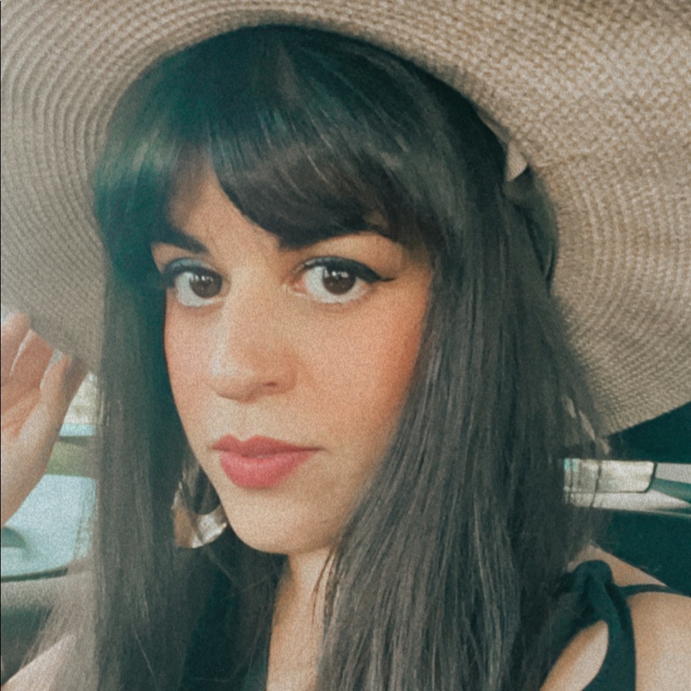 Meet your Posher, Macarena